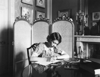 02-queen-elizabeth-ii-homes-throughout-the-years