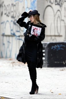 carrie-bradshaw-and-asos-pyramid-stud-waist-belt-gallery